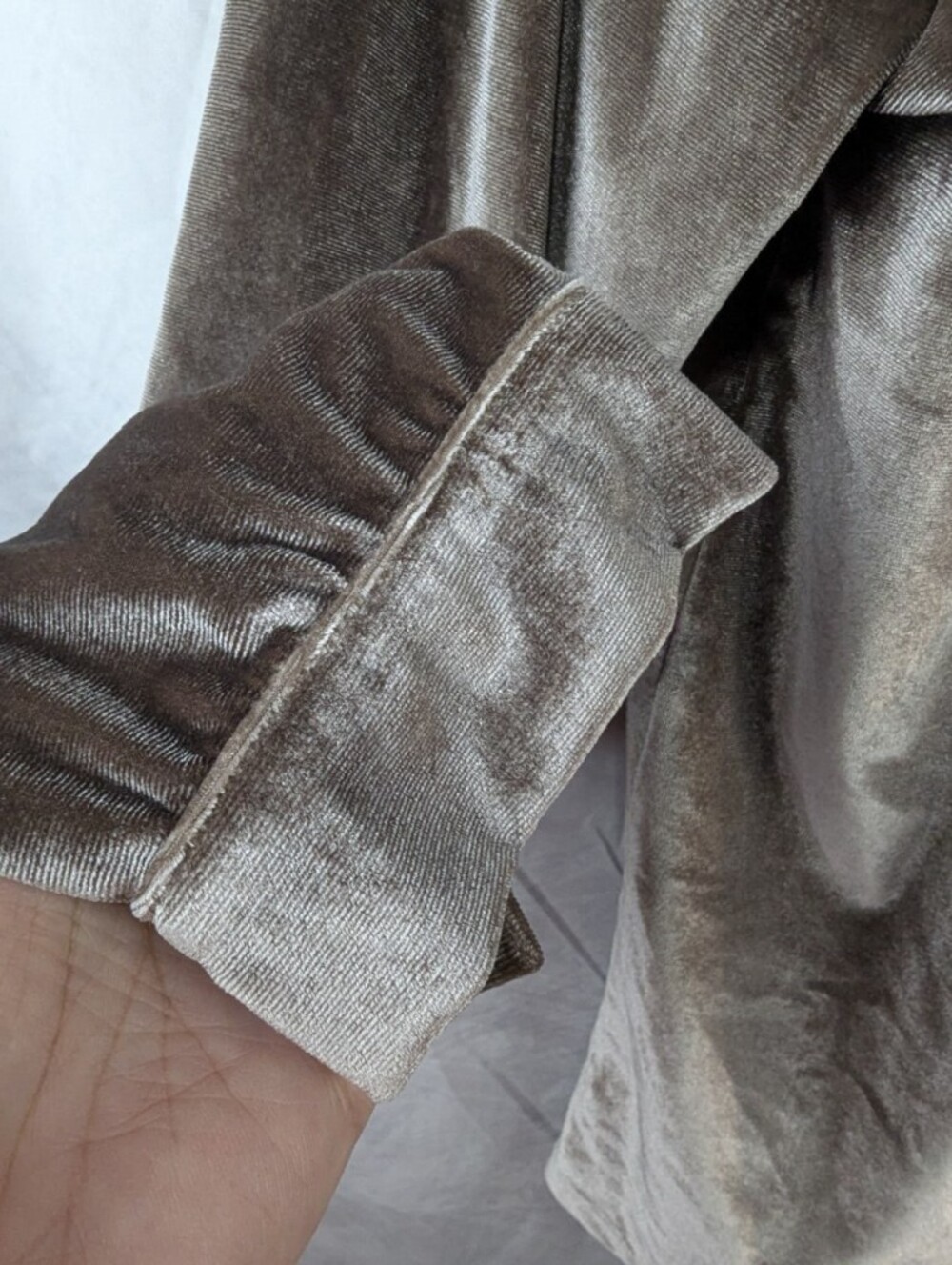 Milan Kiss Velvet Keyhole Choker Top Brown Taupe Long Sleeve Blouse Size L - Picture 4 of 8